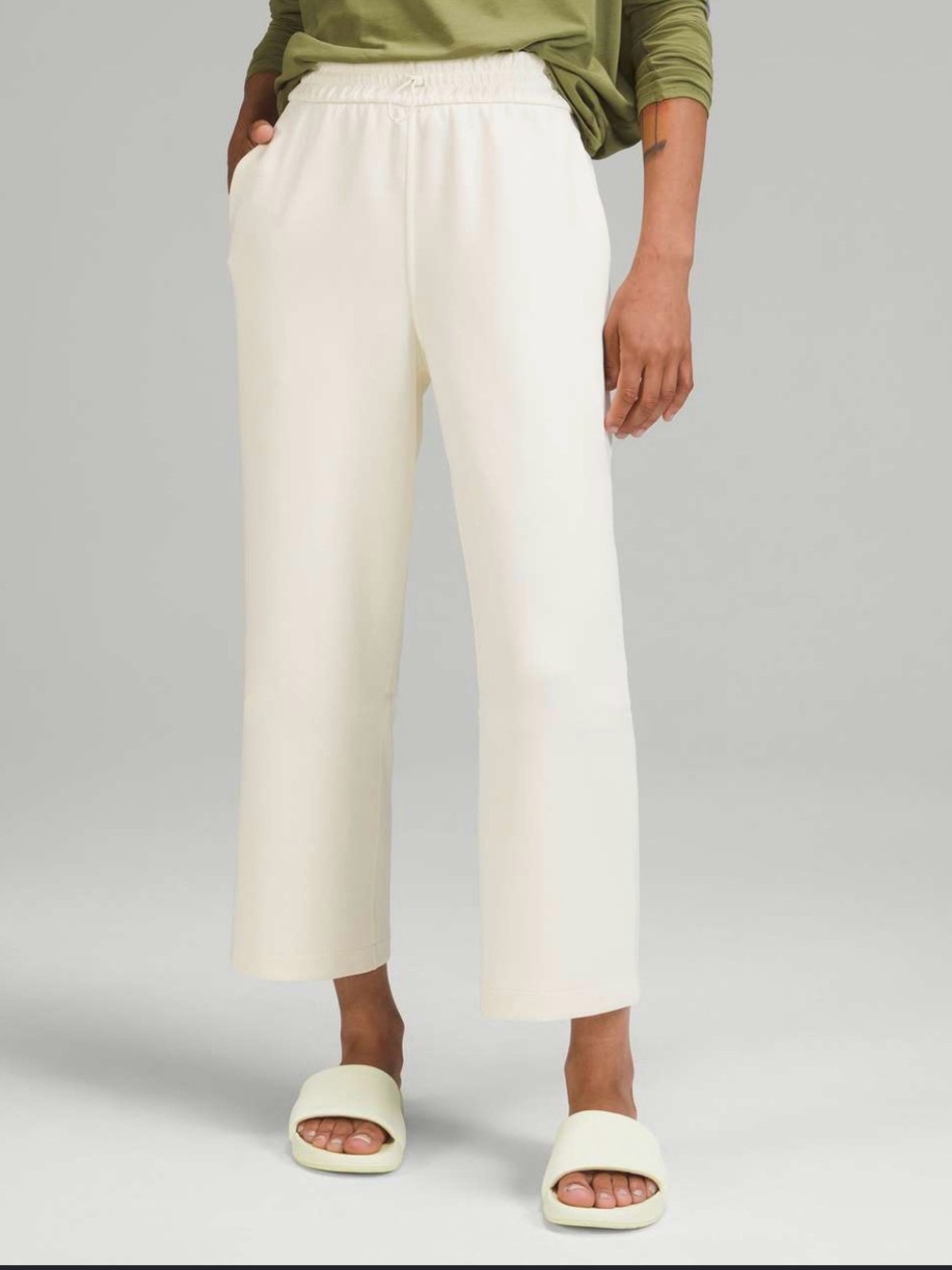 Lululemon Softstreme High-Rise
Straight Leg Crop
Lemon Sorbet